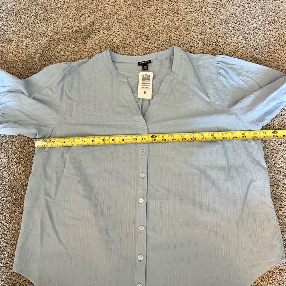 TORRID 00 0X XL Puff Sleeve Button Front Top Placid Blue NWT R $46 - Picture 12 of 12